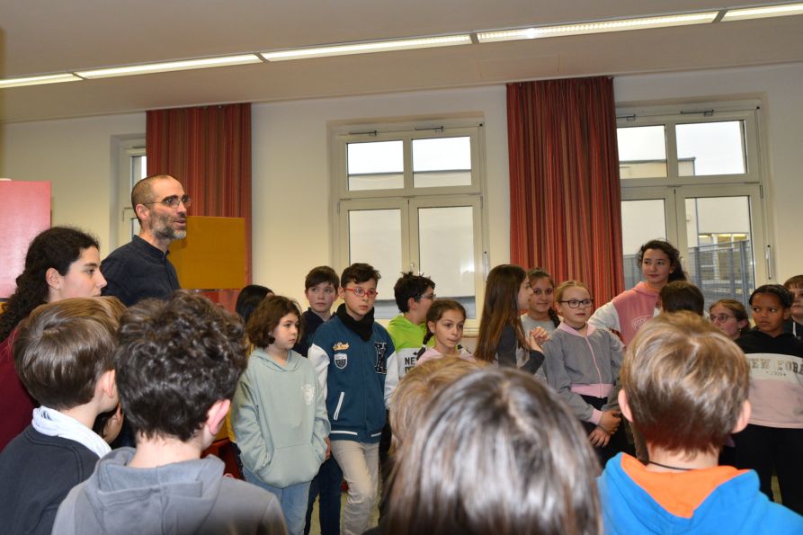 Über 60 Kinder und ihre Eltern interessierten sich für den Ganztag am Fraunhofer.