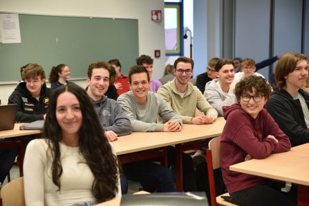 Die interessierten Schülerinnen und Schüler der Q12