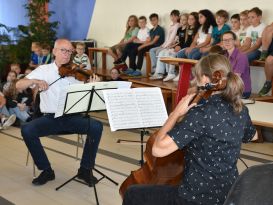 Mit Geige, Cello und Bogen