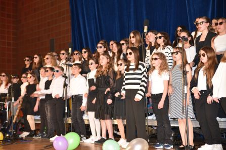 Cool präsentierten sich die Chorklassen der 5. und 6. Jahrgangsstufe mit dem „Butzemann-Rap“.