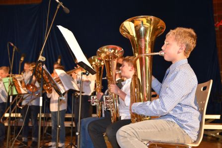 Begeisterung für tiefes Blech: Tuben und Posaunen gibt es in der Bläserklasse 5 einige!