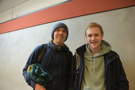 Tim Ertl und Philipp Kaiser entschieden sich ebenfalls für das erste Thema, den Vergleich des Gedichts „Unterwegs im Nebel“ mit „Homo faber“.