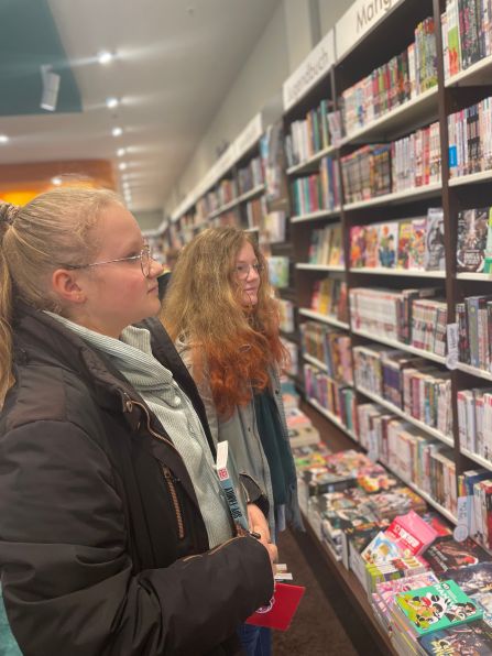 Anschließend wurden nicht nur Bücher, ...