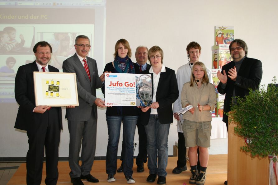 2009 erhielt das Fraunhofer-Gymnasium die Auszeichnung „Forscherschule des Jahres“.