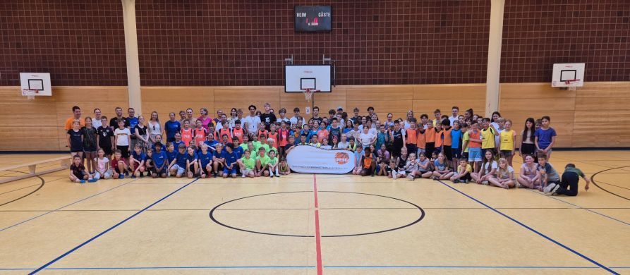 Alle Teilnehmer aus den Grundschulen Bodenwöhr, Cham, Hohenwarth, Michelsneukirchen, Stamsried, Wald, Wilting und Windischbergerdorf