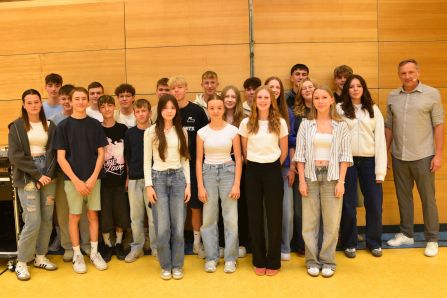 Die Klasse 9e sammelte 182,95 für das Kinderhilfswerk. Die Klasse 9e sammelte 182,95 für das Kinderhilfswerk.