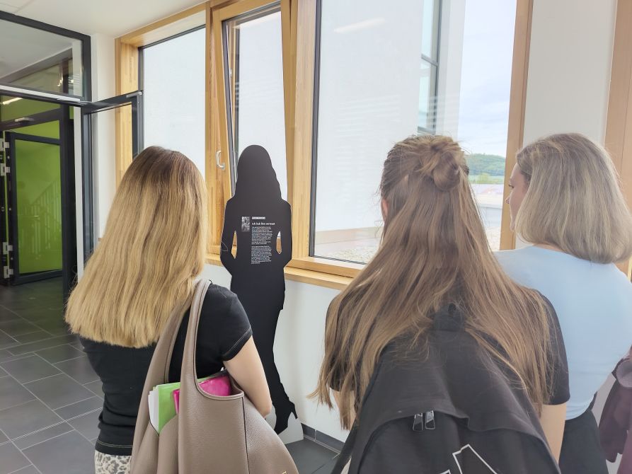 Die Schüler gingen von Bild zu Bild ...