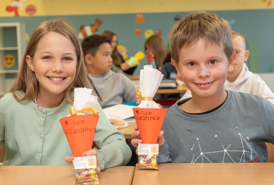 Am ersten Schultag am Gymnasium war die Aufregung noch groß, aber mittlerweile gehören sie schon fast zu den „alten Hasen“ und freuen sich auf die neuen Fünftklässler im kommenden Schuljahr!