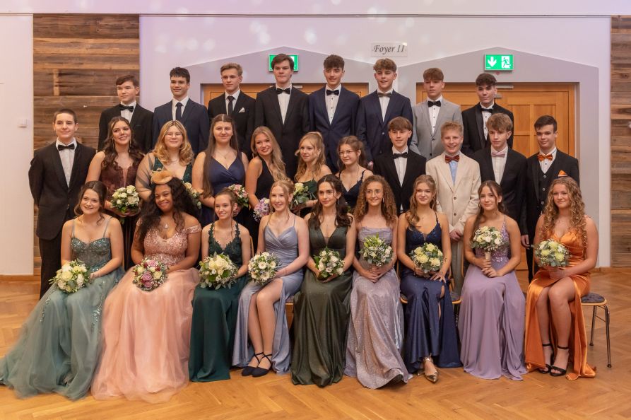 Die Schülerinnen und Schüler des Fraunhofer-Gymnasiums am Abschlussball 2