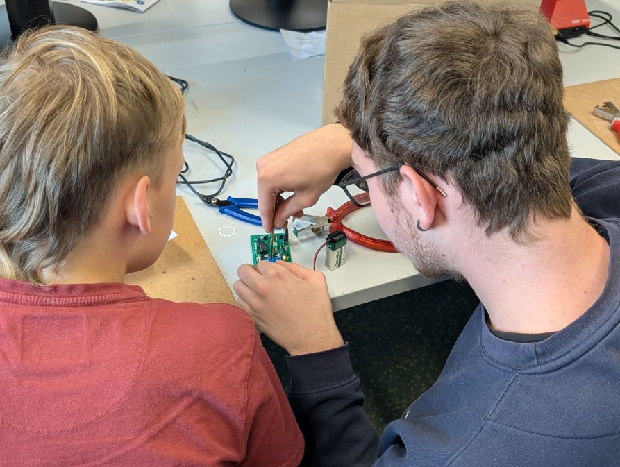 Die Mitarbeiter der Fa. Ensinger standen mit Rat und Tat zur Seite!