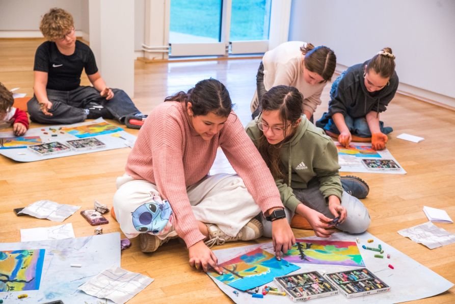 Mit Hilfe von Pastellkreiden wurden eigene Ideen von Landschaft umgesetzt.