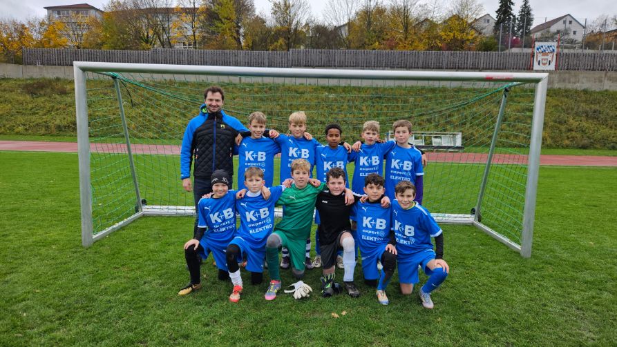 Die Fraunhofer-Fußballmannschaft der Jungen IV blieb in allen Spielen ungeschlagen.