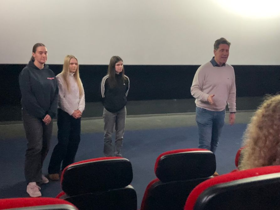 Christian Luy führte zusammen mit drei Schülerinnen durch den Nachmittag.