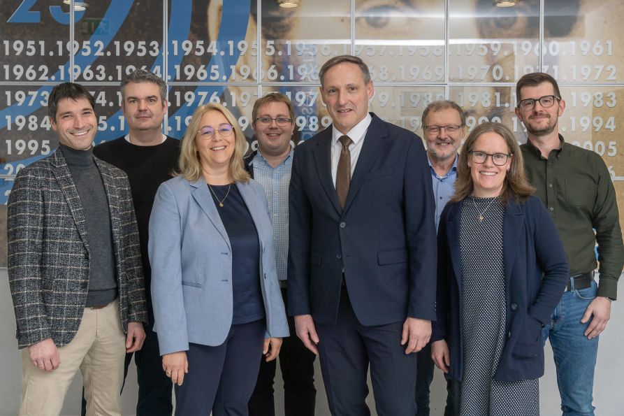 Die aktuelle Schulleitung des Fraunhofer-Gymnasiums (Foto: Georg Mühlbauer)