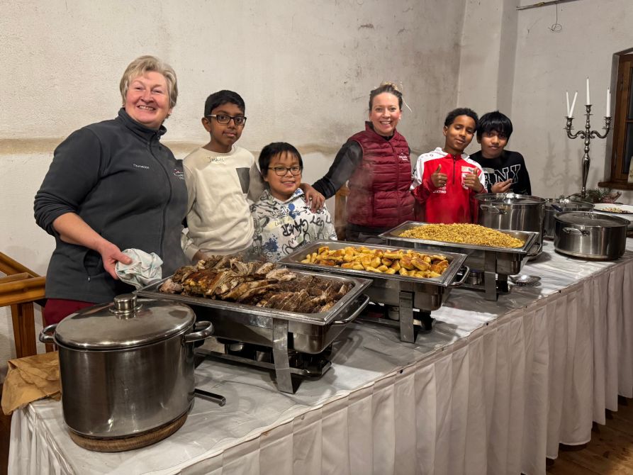 Typische Hausmannskost aus der Oberpfalz wurde von den Ganztagsschülern des Fraunhofer-Gymnasiums vorbereitet und serviert.