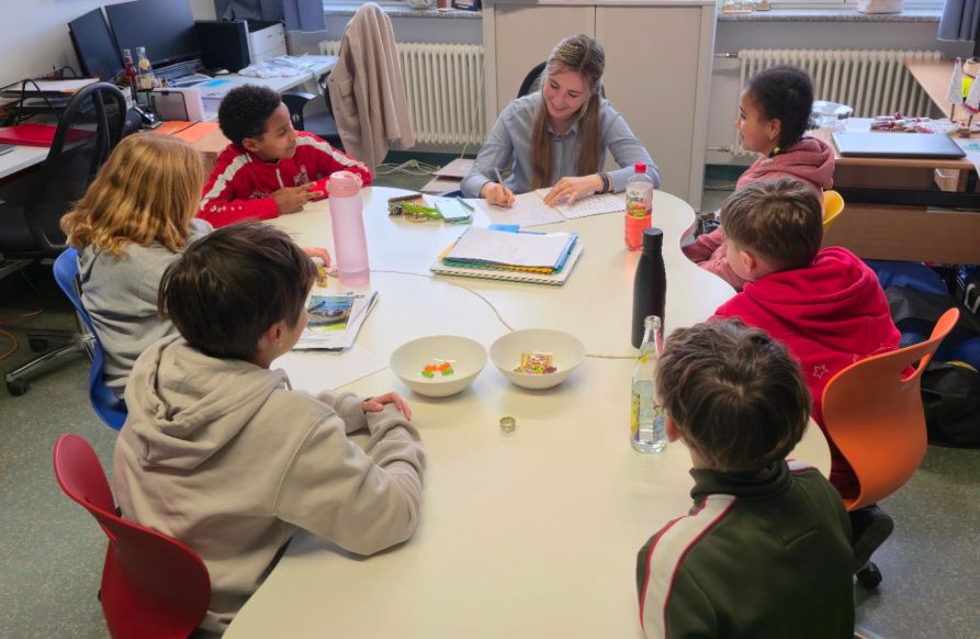 In den letzten Wochen wählten die einzelnen Klassen des gebundenen Ganztages ihre Sprecher, die die Anliegen der Klasse vertreten sollen: Julia Gallmeier und Hapi Tsehaye (5a), Luca Lommer und Elias Freund (6a), Fedor Turner und Sophie Chokouaha (6b). Geleitet wird der Ganztagsrat von Alesha Heldt.