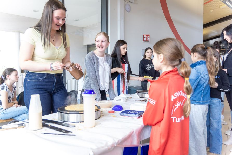 Wer Französisch lernt, kann auch französisch kochen… und die Crêpes schmeckten wirklich vorzüglich!