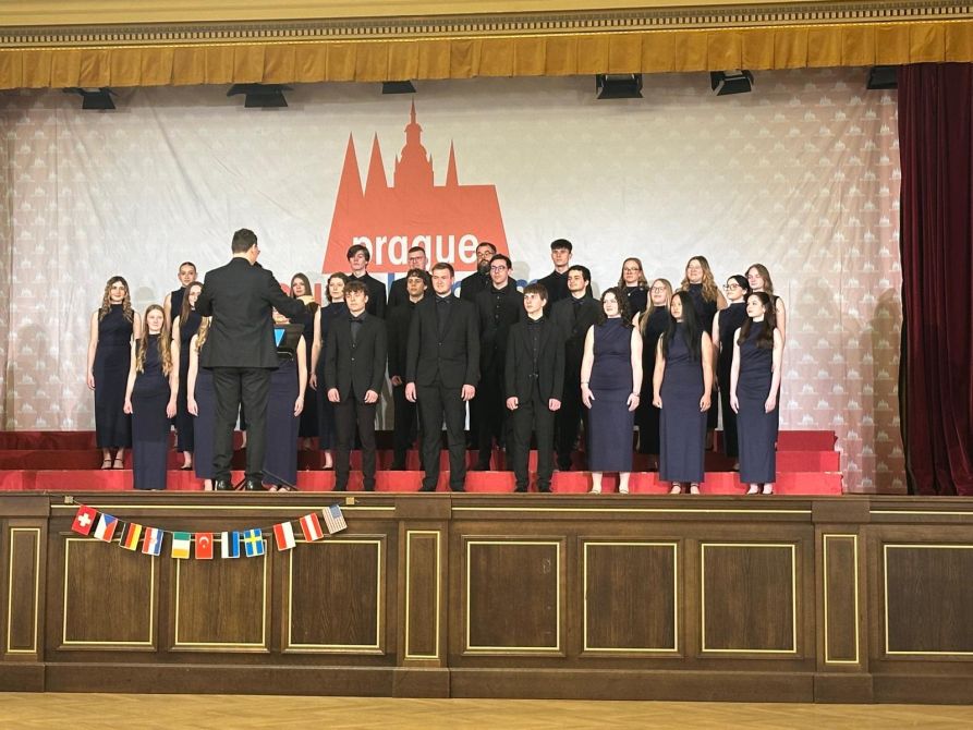 In der Kategorie "Gemischter Chor" sangen die Schülerinnen und Schüler komplett ohne Begleitung - rein a capella...