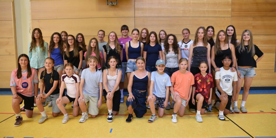 Tolle Leistungen erzielten alle Mädchenteams des Fraunhofer-Gymnasiums im Fußball: Die Mädchen IV wurden sogar Oberpfalzmeister und 3. Bayerischer Meister.