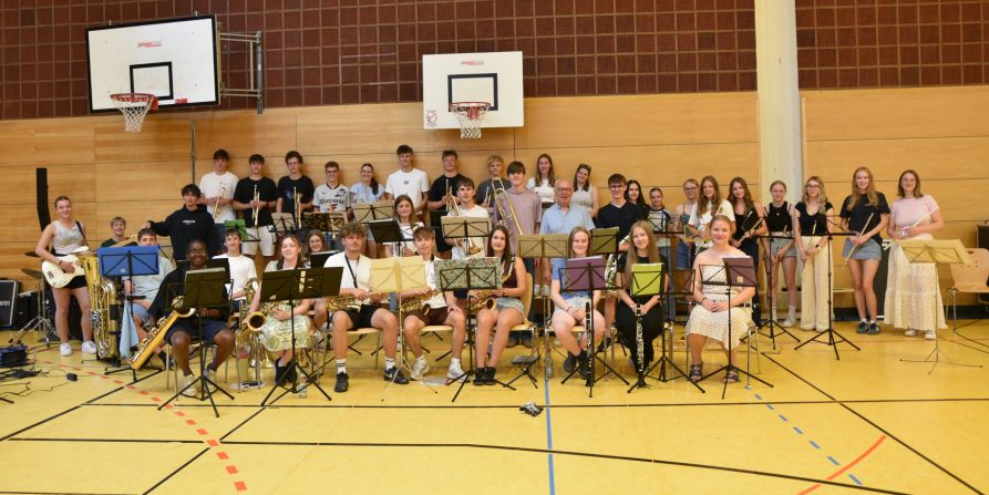 Die Jazzband unter der Leitung von Hubert Bauer umrahmte den ersten Teil der Schülerehrungen musikalisch.