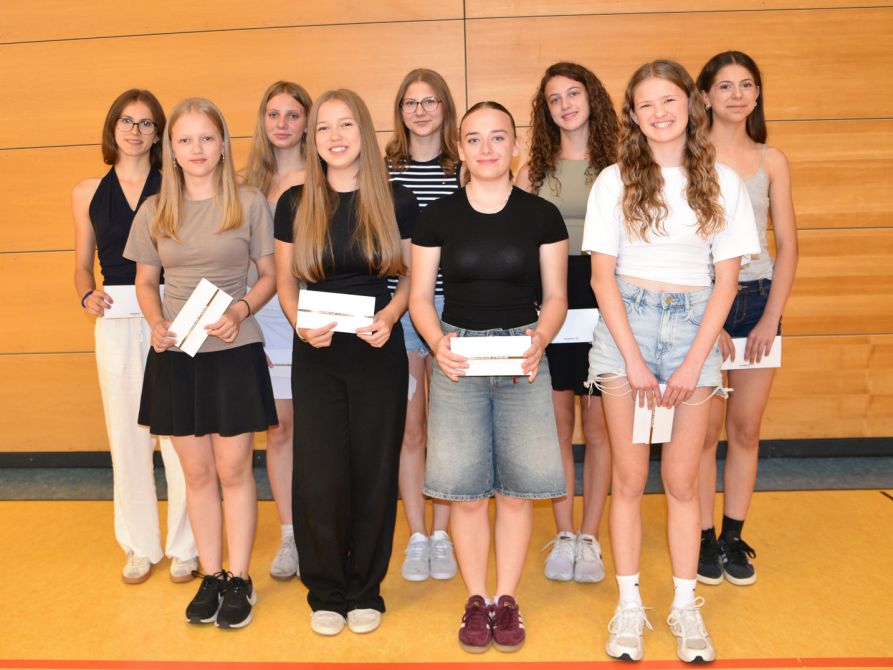 Die Rock'n'Roll-Mädchen nahmen erfolgreich an Bayerischen und Deutschen Meisterschaften teil und die "Let's Do It"-Formation durfte sogar an der WM in Krakau teilnehmen.