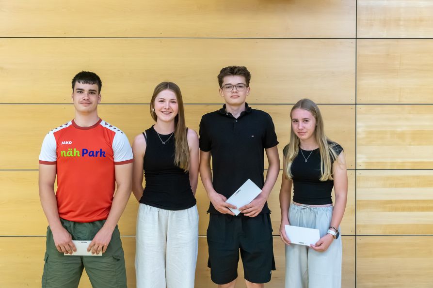 Quirin Hecht, Amelie Kulzer, Leopold Deglmann, Max Möller und Emma Kolbeck wurden für ihre besonderen sportlichen Leistungen geehrt.