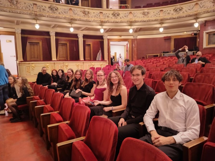 Gespannte Stimmung kurz vor Beginn der Oper