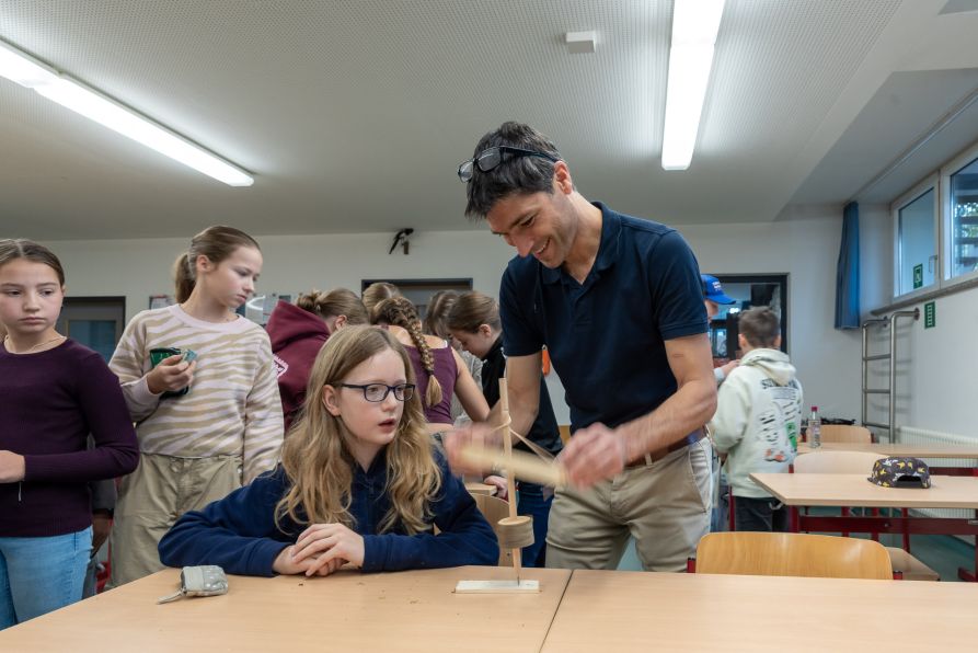 Sogar die Lehrer machten beim Workshop mit.