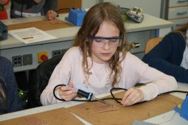 Schüler entdecken Technik: Auch Löten will gelernt sein!